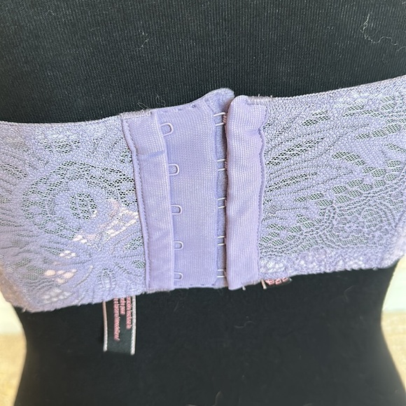 NWT Victoria’s Secret Very Sexy Unlined Plunge bra - Picture 3 of 5